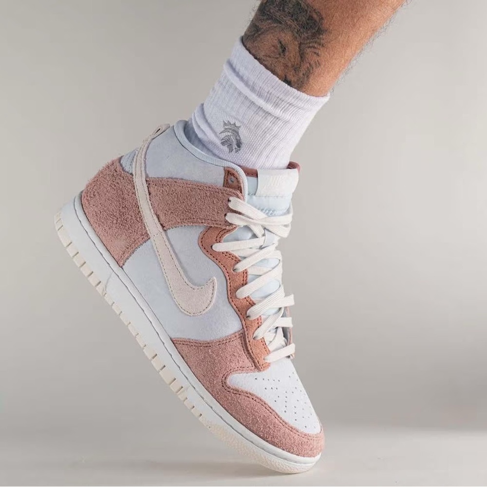 Nike Dunk High “Fossil Rose”